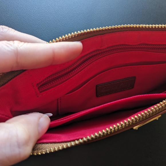 NWOT Dooney & Bourke New York Yankees Wristlet - Picture 3 of 4